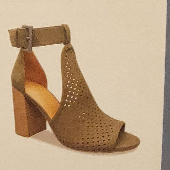 Universal Thread Shoes - Universal Thread Olive Heel Sandals
